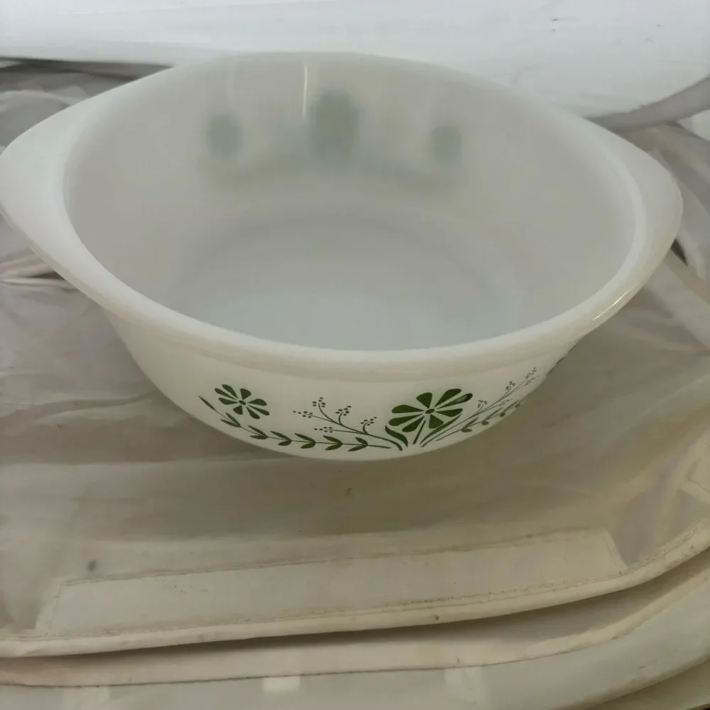 Glasbake Green Daisy J514 Milk Glass 2 QT Casserole Dish 1970’s